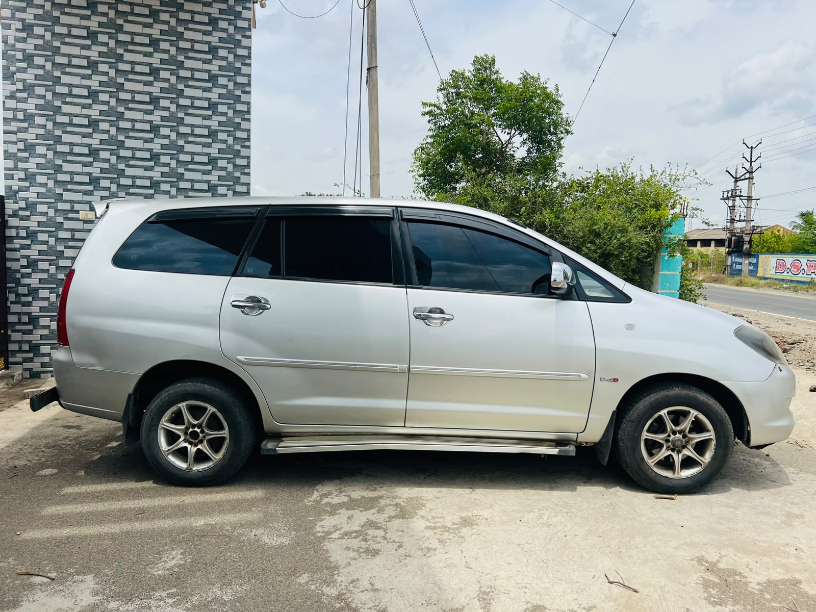 Toyota Innova - Image 4