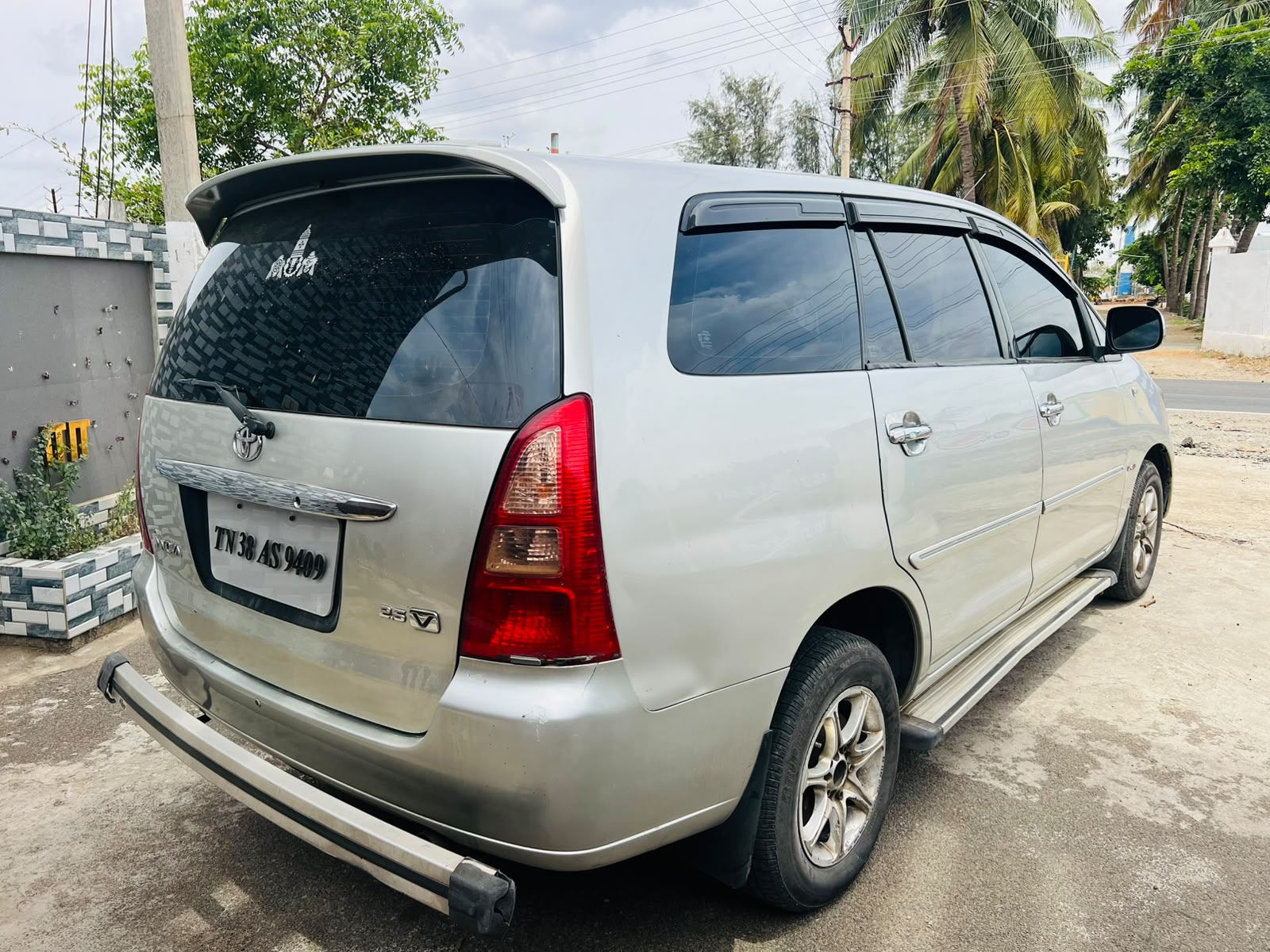 Toyota Innova - Image 6