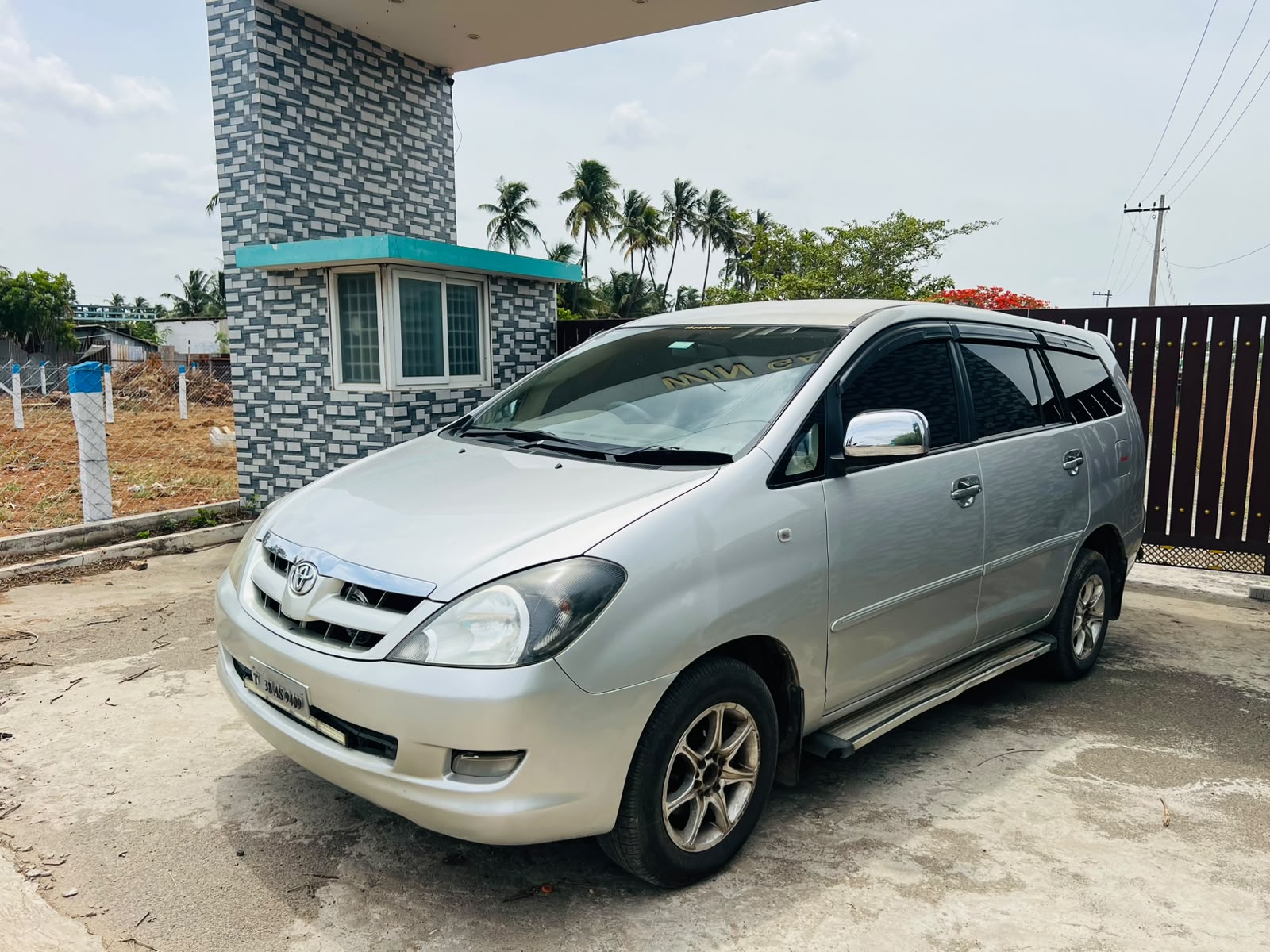 Toyota Innova - Image 2