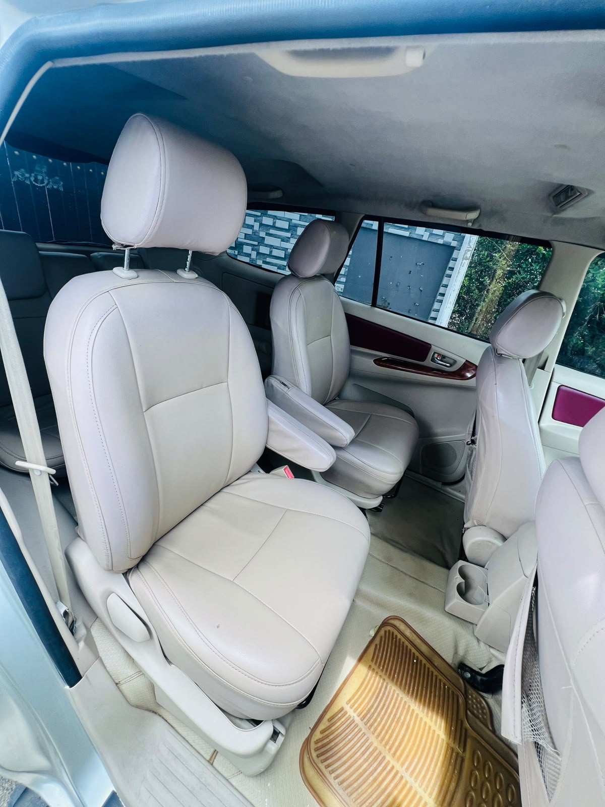 Toyota Innova - Image 9