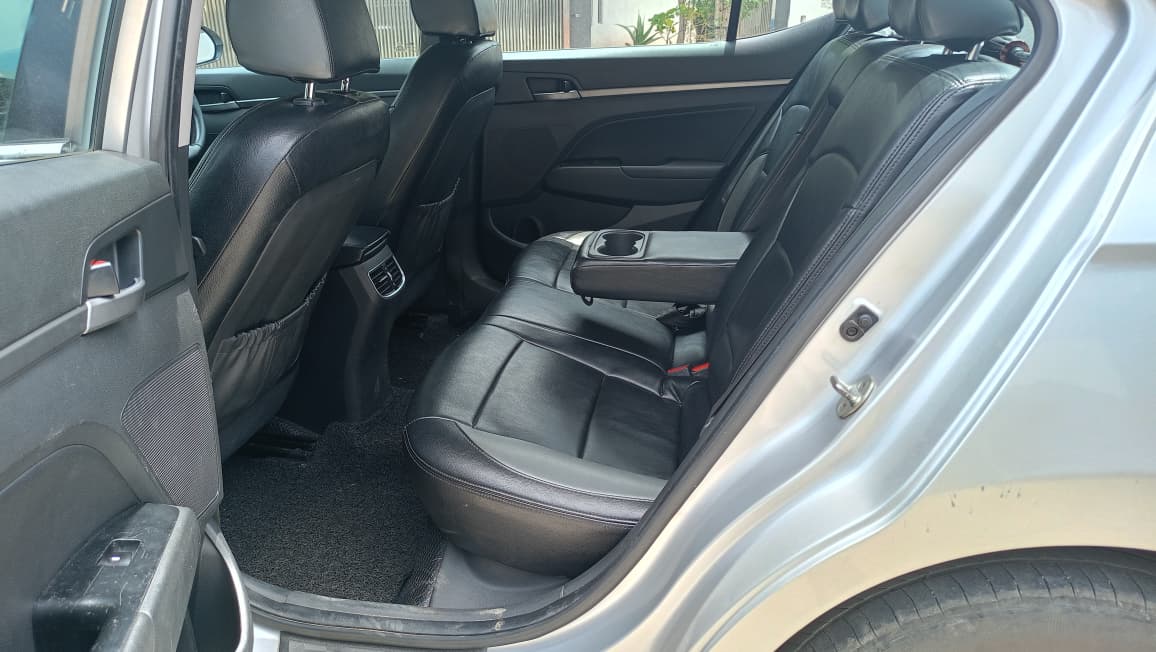Hyundai Elantra - Image 10