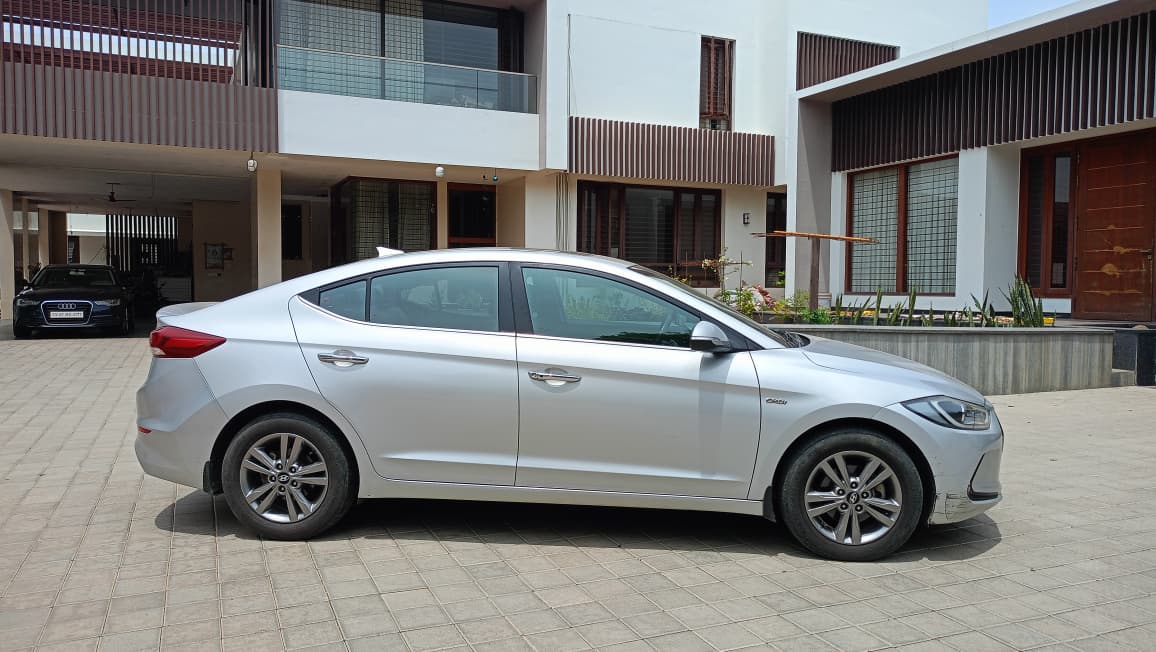 Hyundai Elantra - Image 8