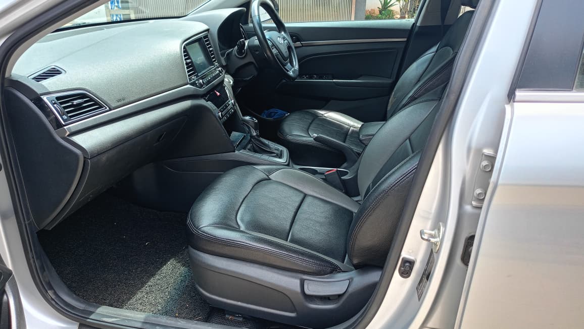 Hyundai Elantra - Image 11