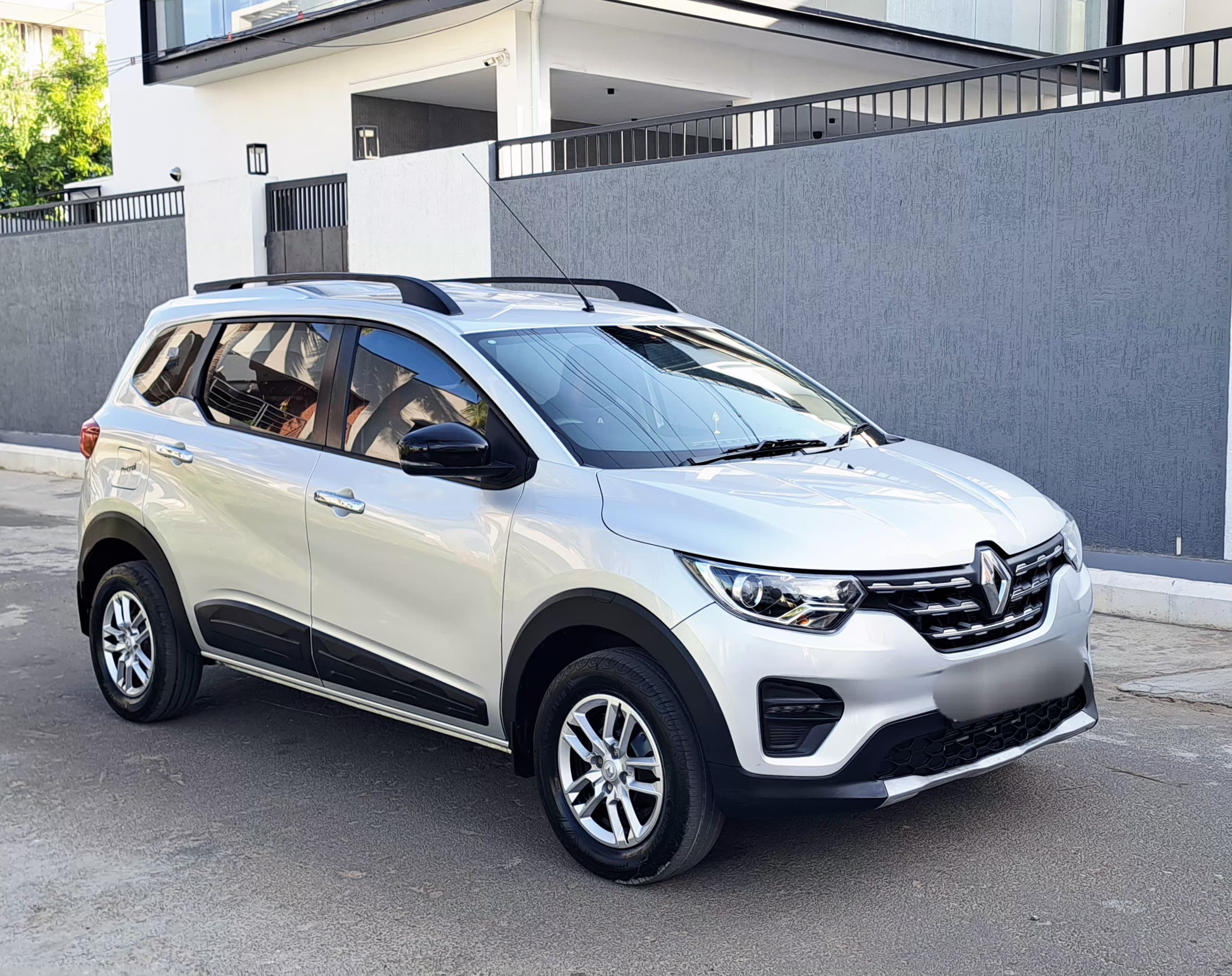 Renault Triber - Image 4