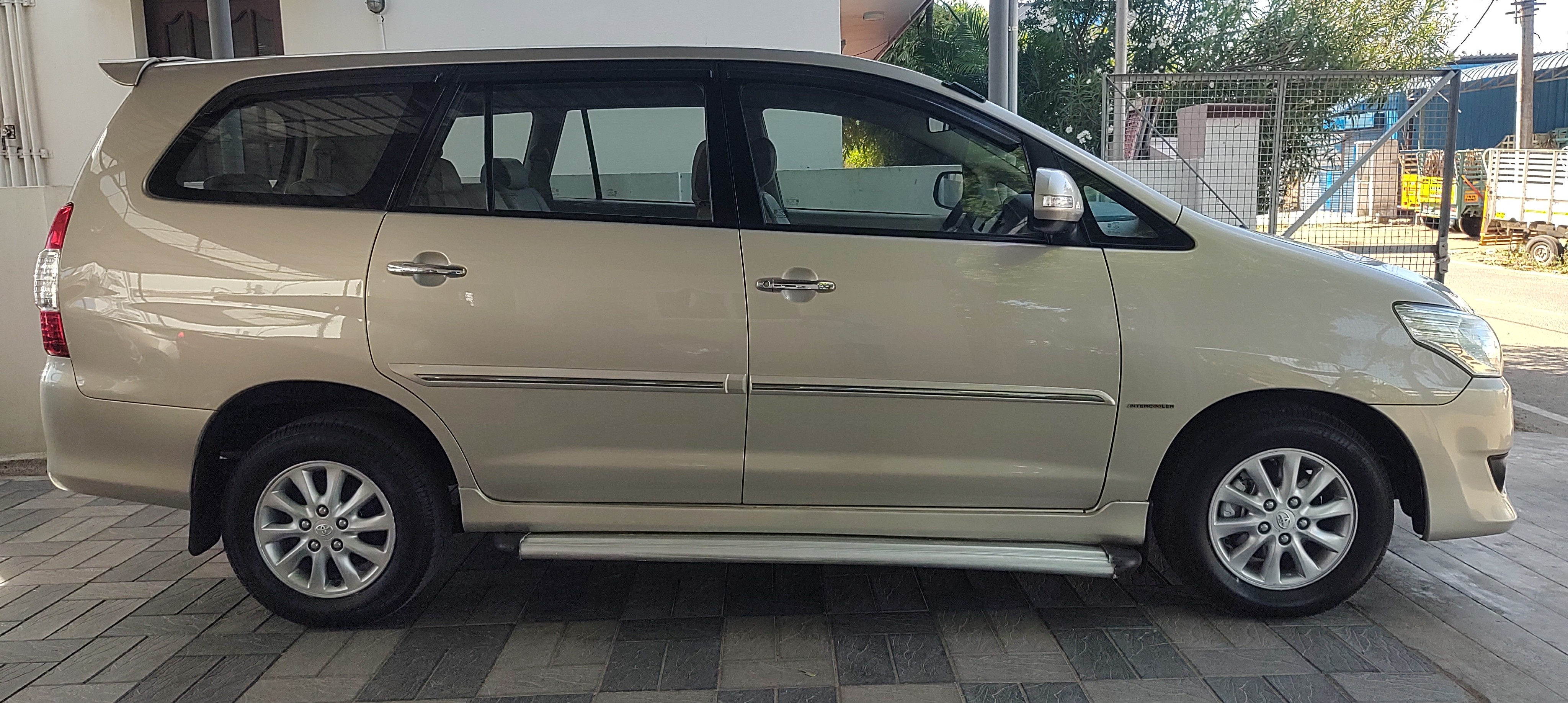 Toyota Innova - Image 6