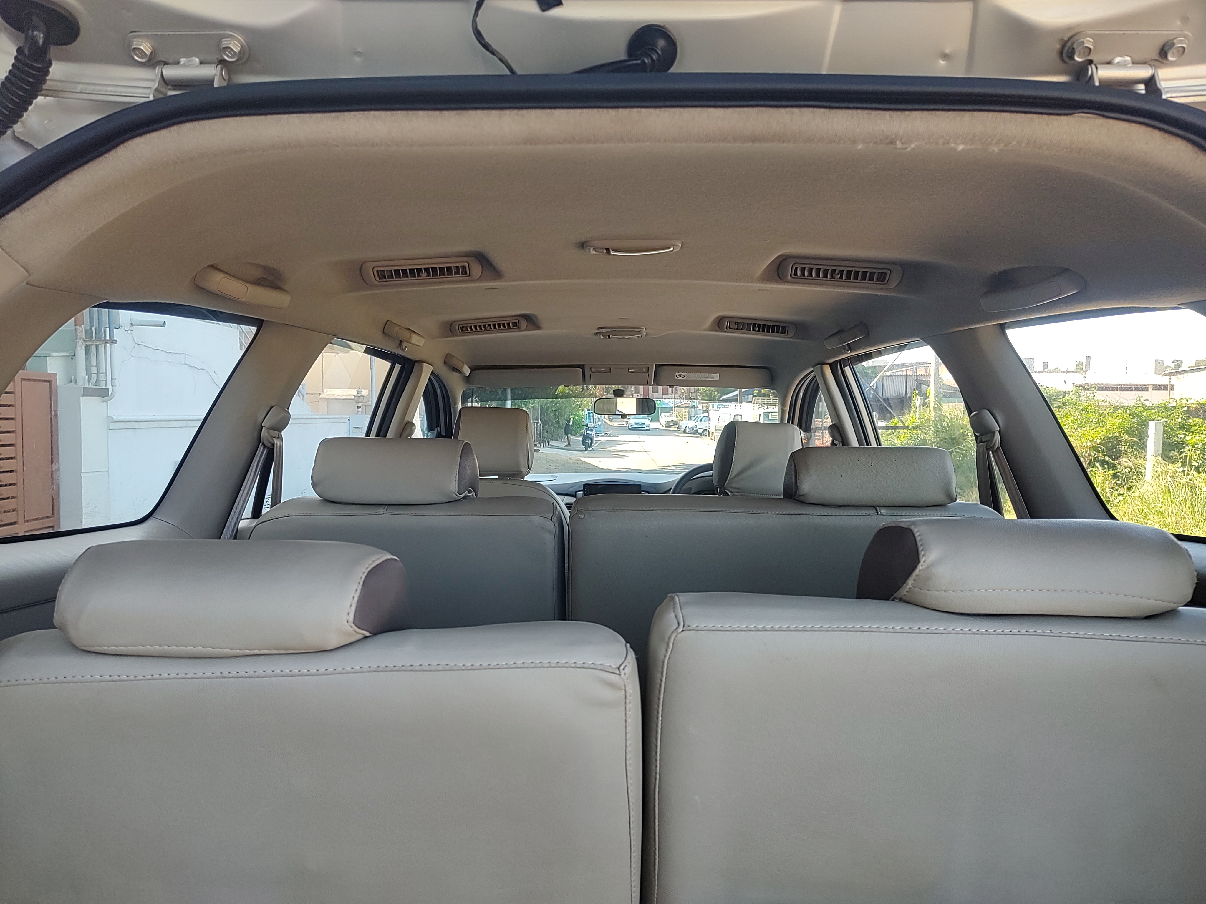 Toyota Innova - Image 9