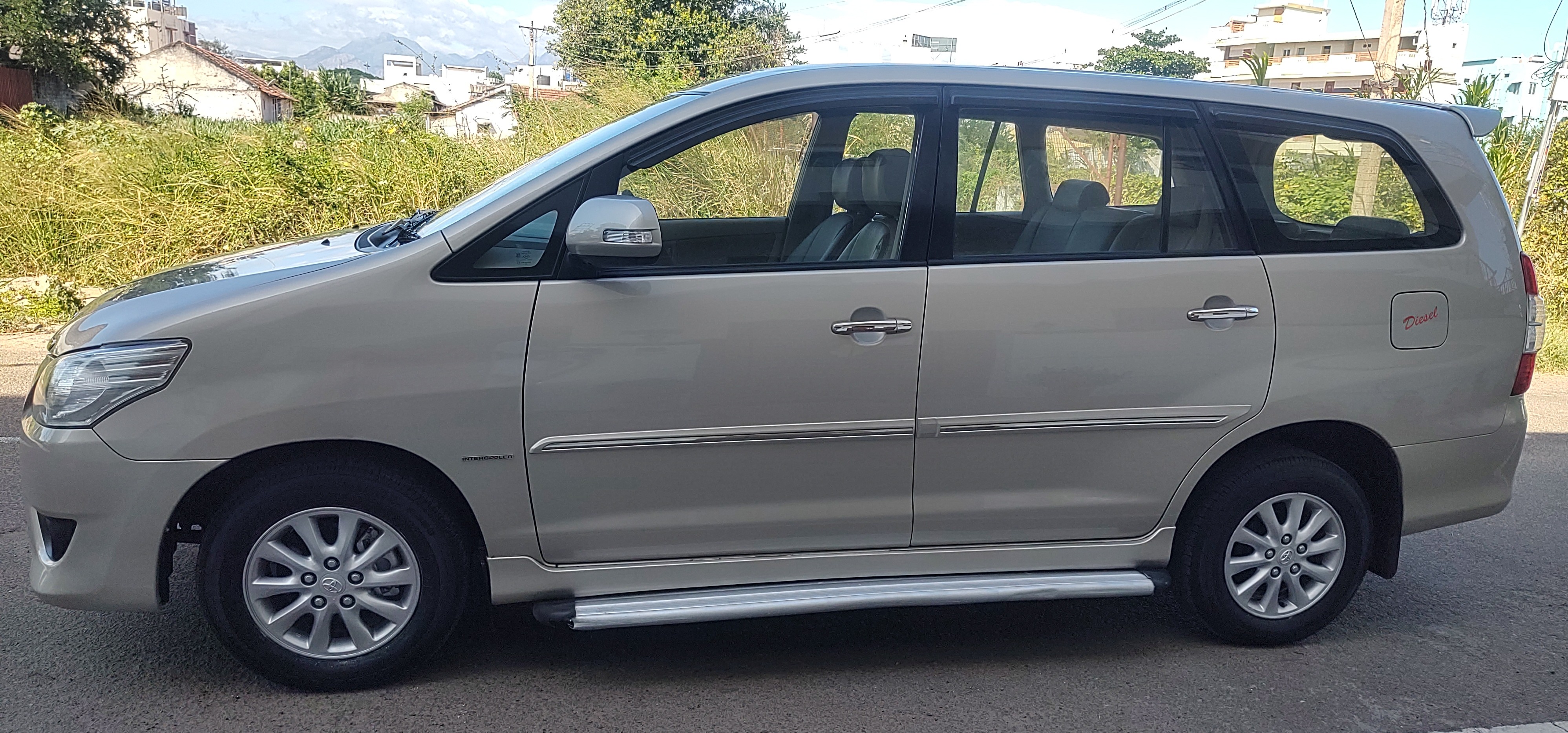 Toyota Innova - Image 2
