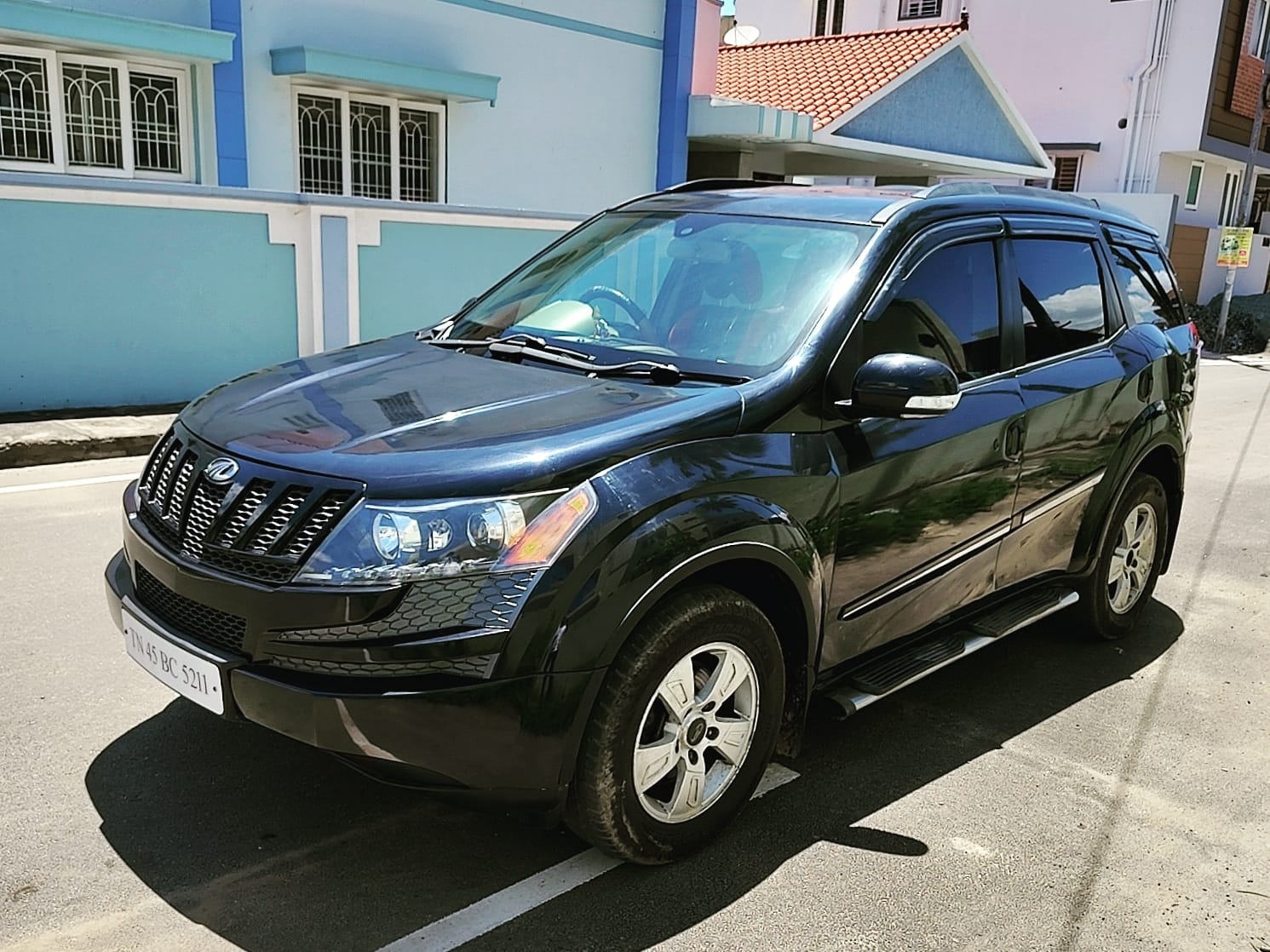 Mahindra XUV500 - Image 5