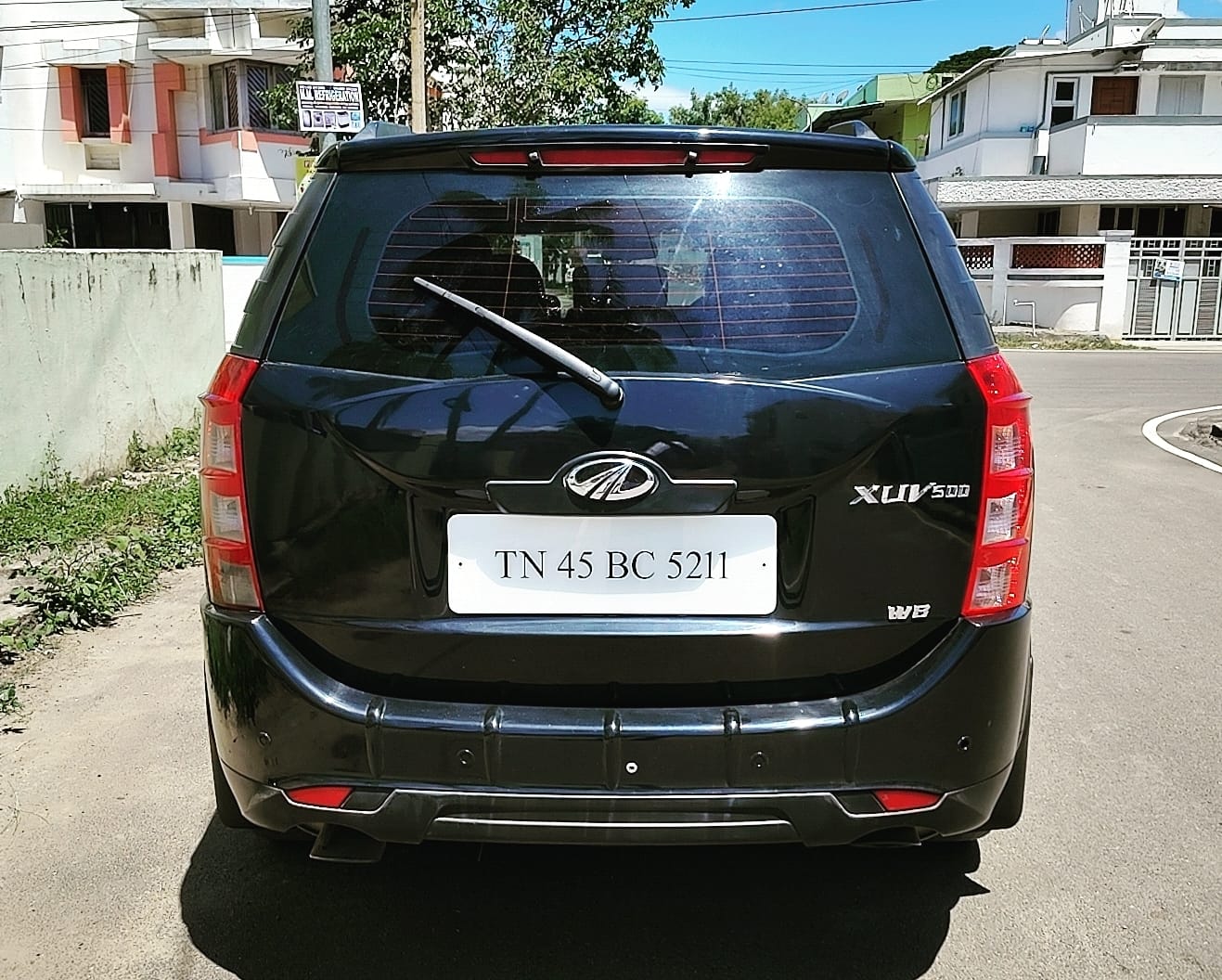 Mahindra XUV500 - Image 8