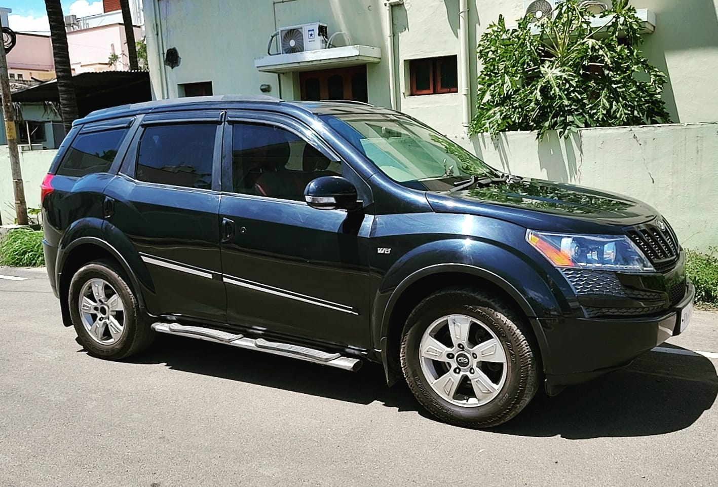 Mahindra XUV500 - Image 4