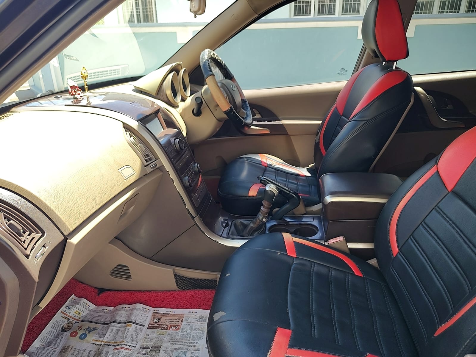 Mahindra XUV500 - Image 6