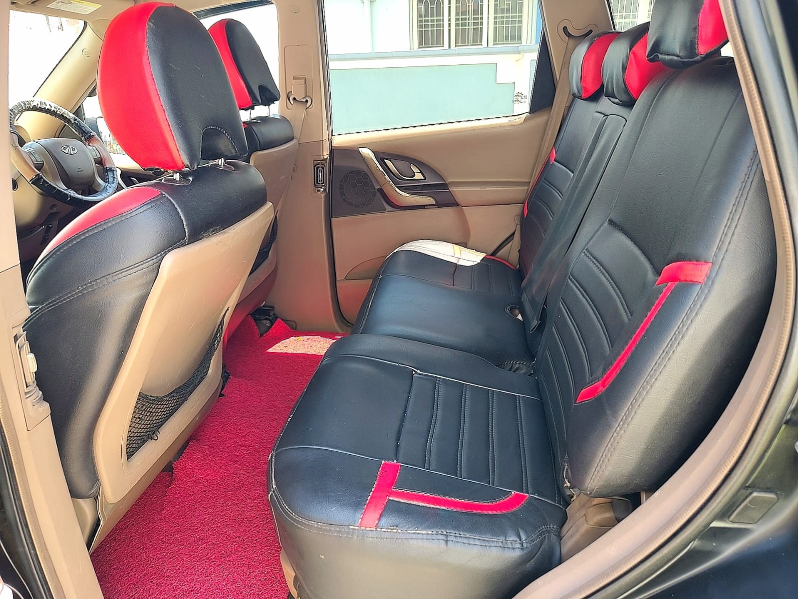 Mahindra XUV500 - Image 7