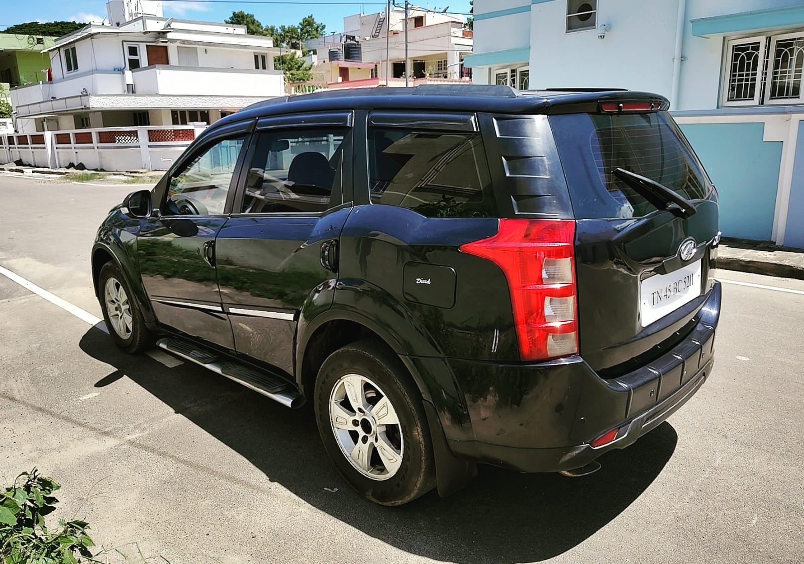 Mahindra XUV500 - Image 2