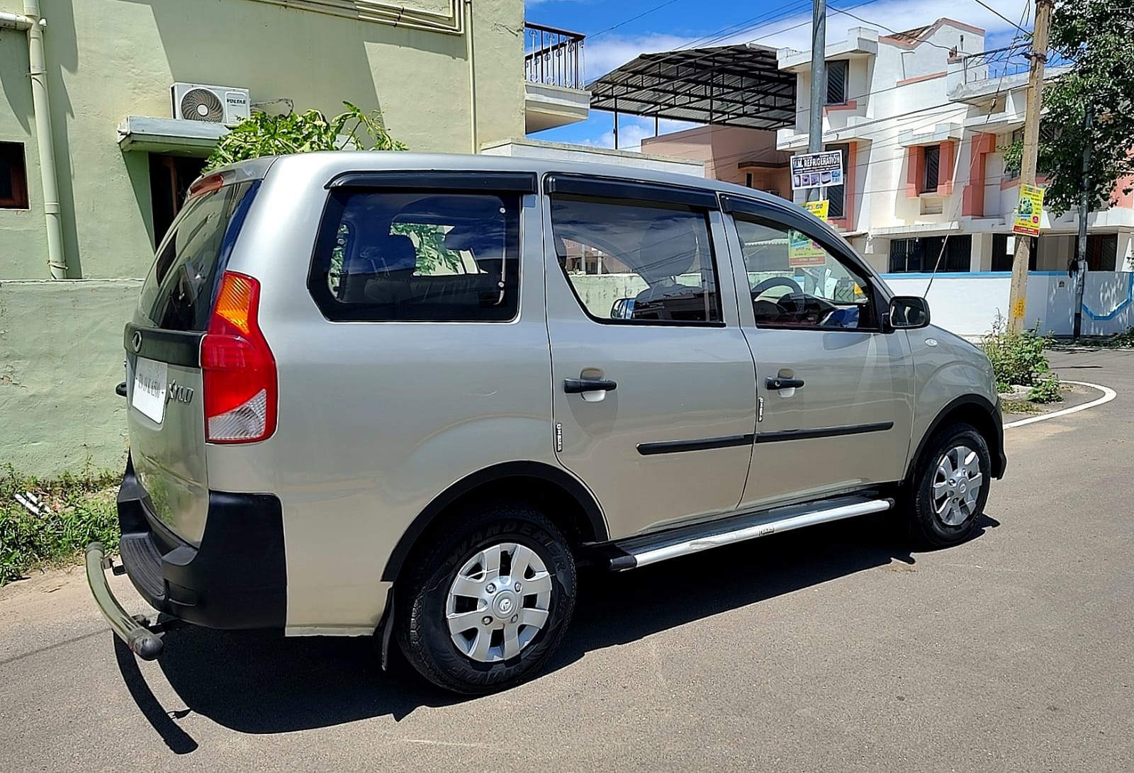 Mahindra Xylo - Image 2