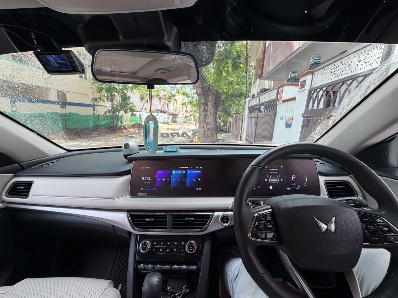 Mahindra XUV 700 - Image 8