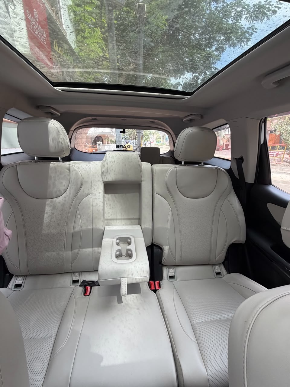 Mahindra XUV 700 - Image 2