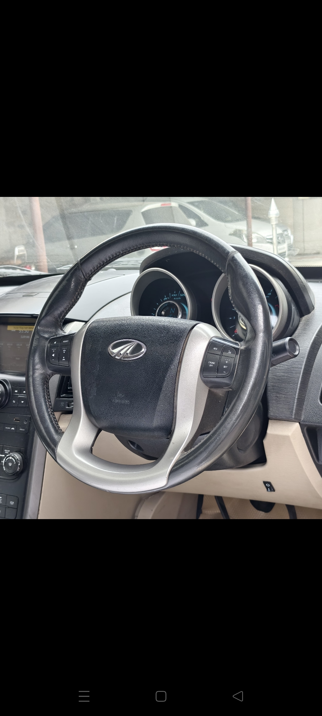 Mahindra XUV500 - Image 12