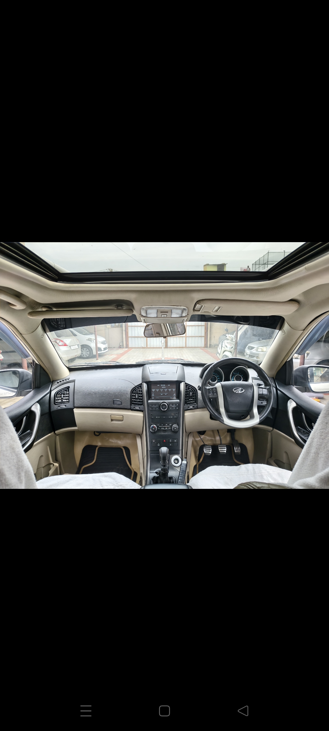 Mahindra XUV500 - Image 11