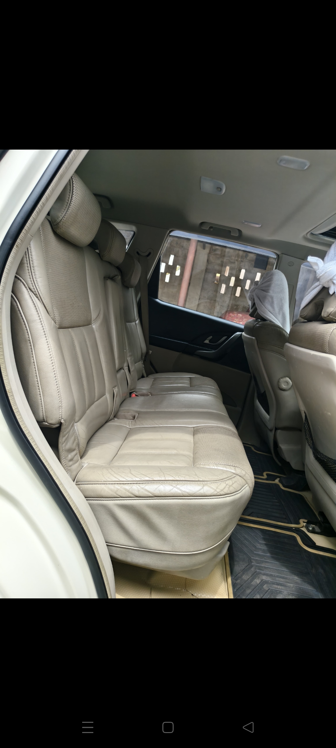 Mahindra XUV500 - Image 10
