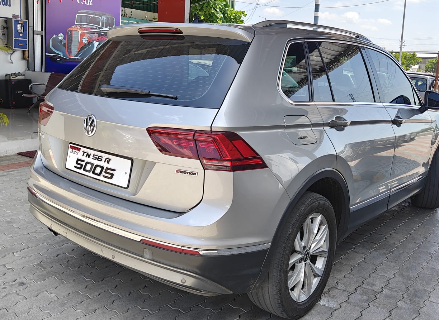 Volkswagen Tiguan - Image 8