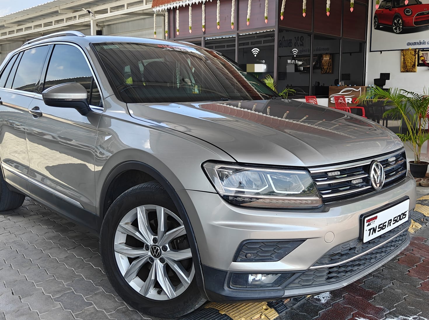 Volkswagen Tiguan - Image 6