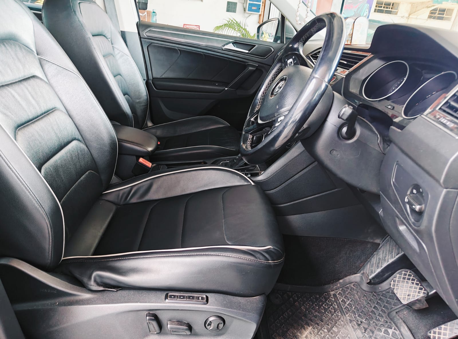 Volkswagen Tiguan - Image 4