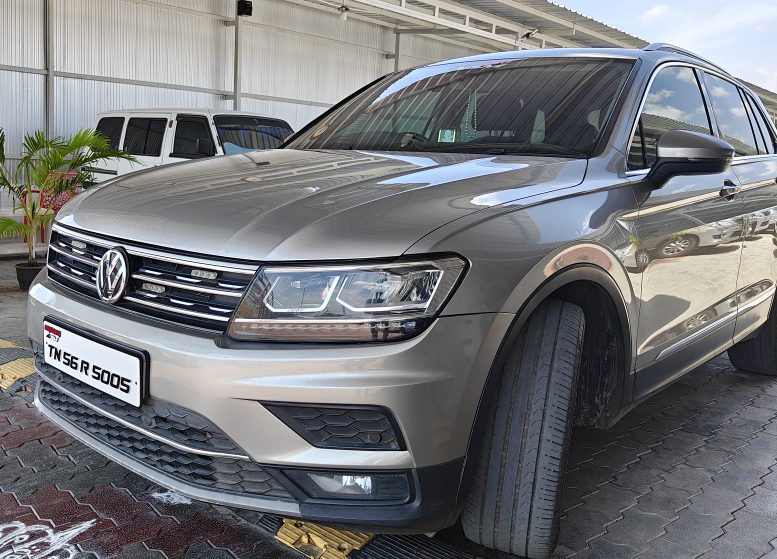 Volkswagen Tiguan - Image 7