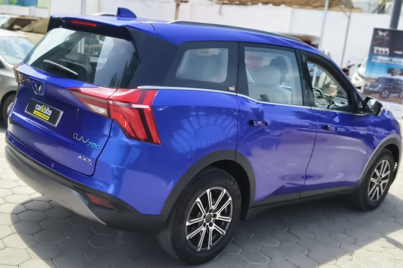 Mahindra XUV700 - Image 8