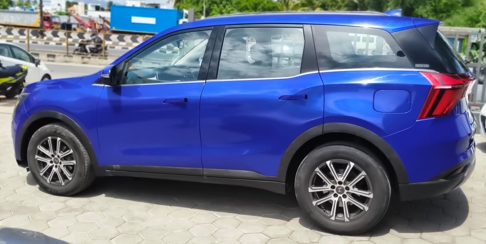 Mahindra XUV700 - Image 3