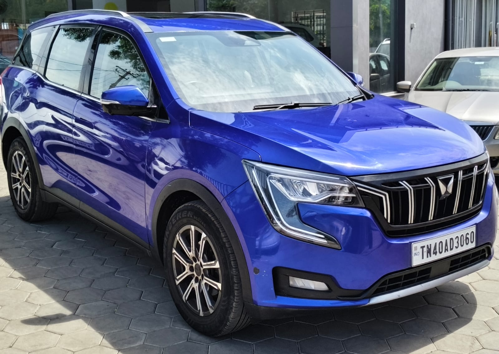 Mahindra XUV700 - Image 4