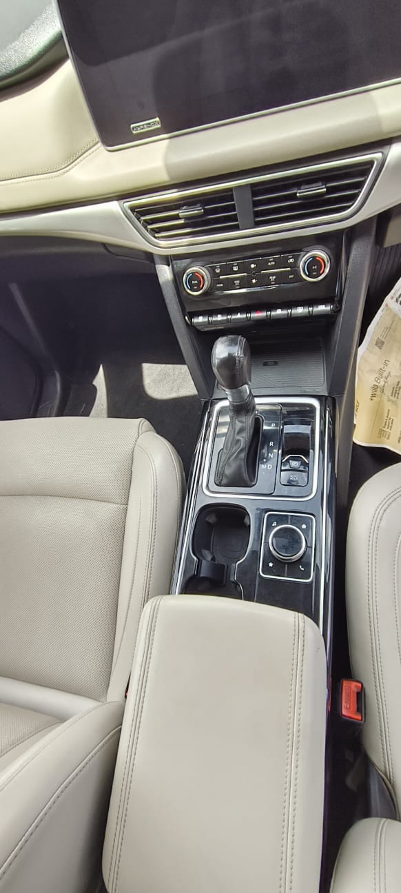 Mahindra XUV700 - Image 10