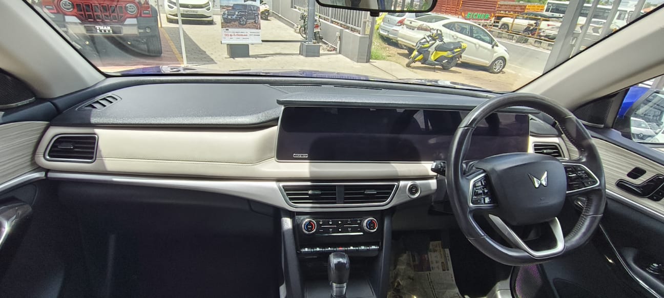 Mahindra XUV700 - Image 12