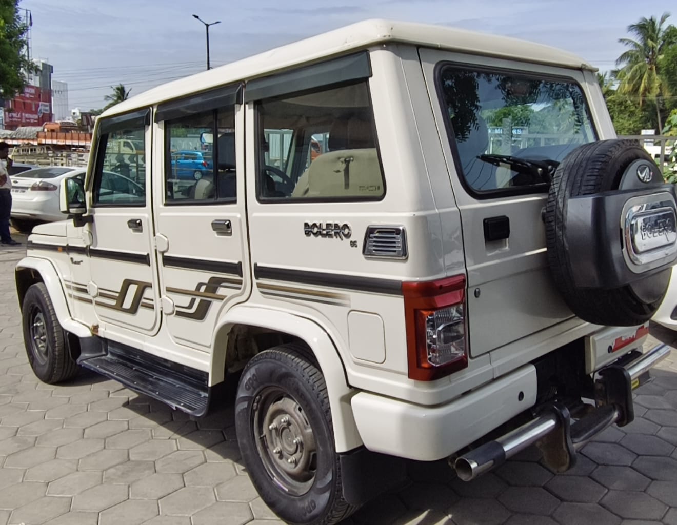 Mahindra Bolero - Image 12