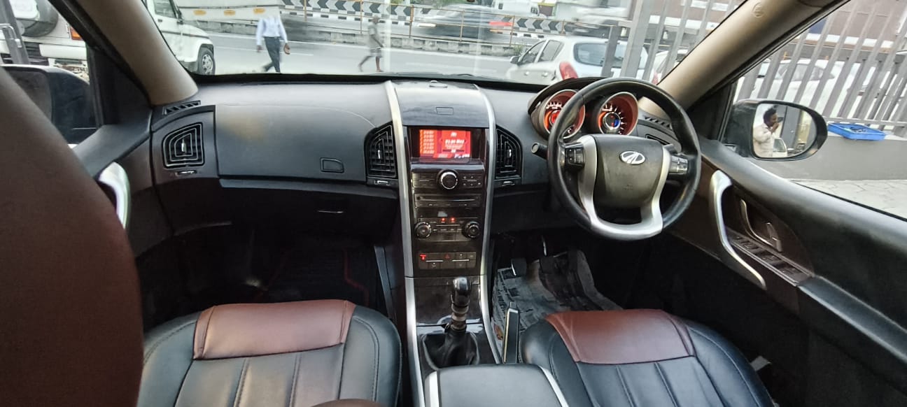 Mahindra XUV500 - Image 12
