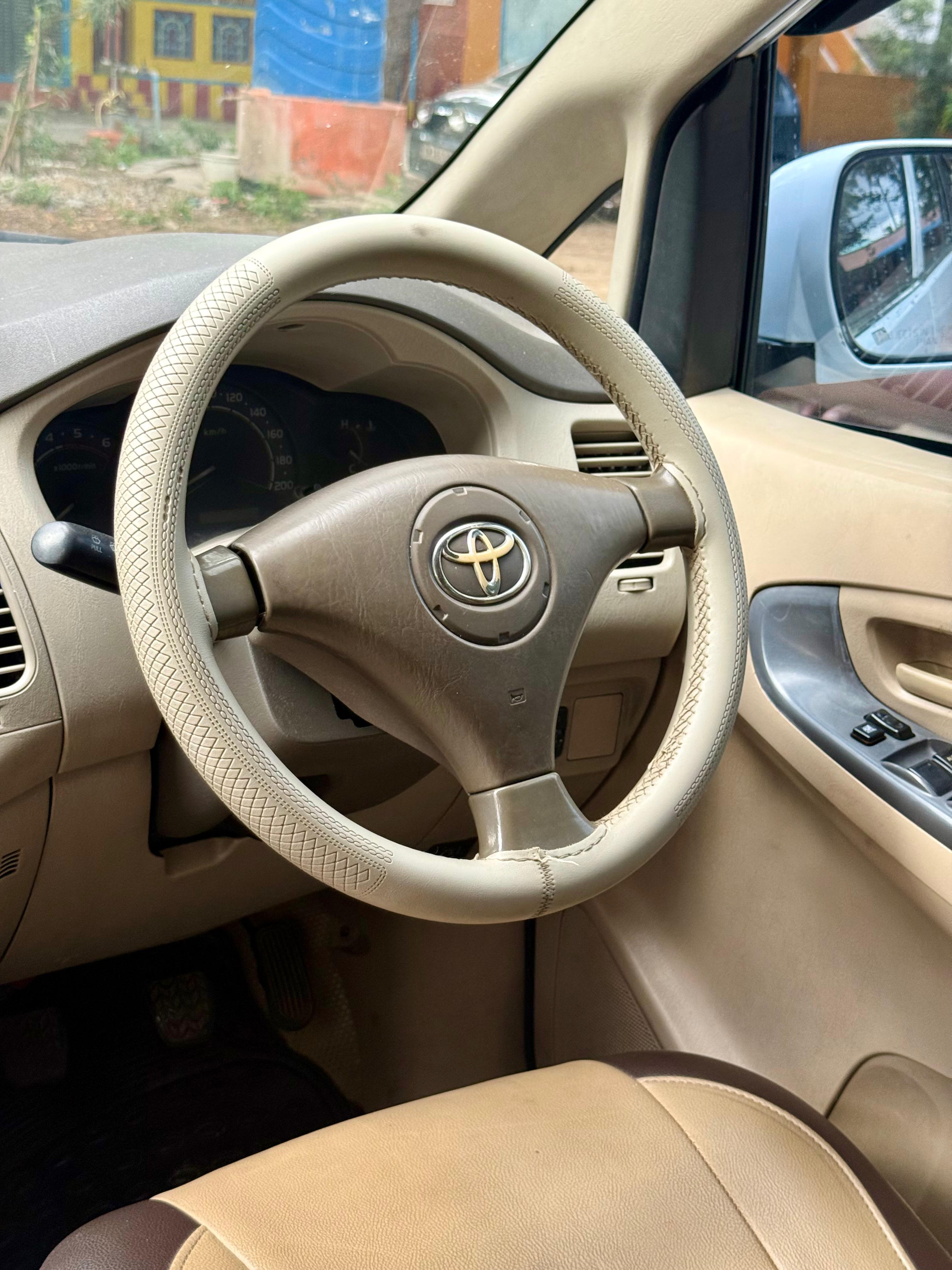 Toyota Innova - Image 3