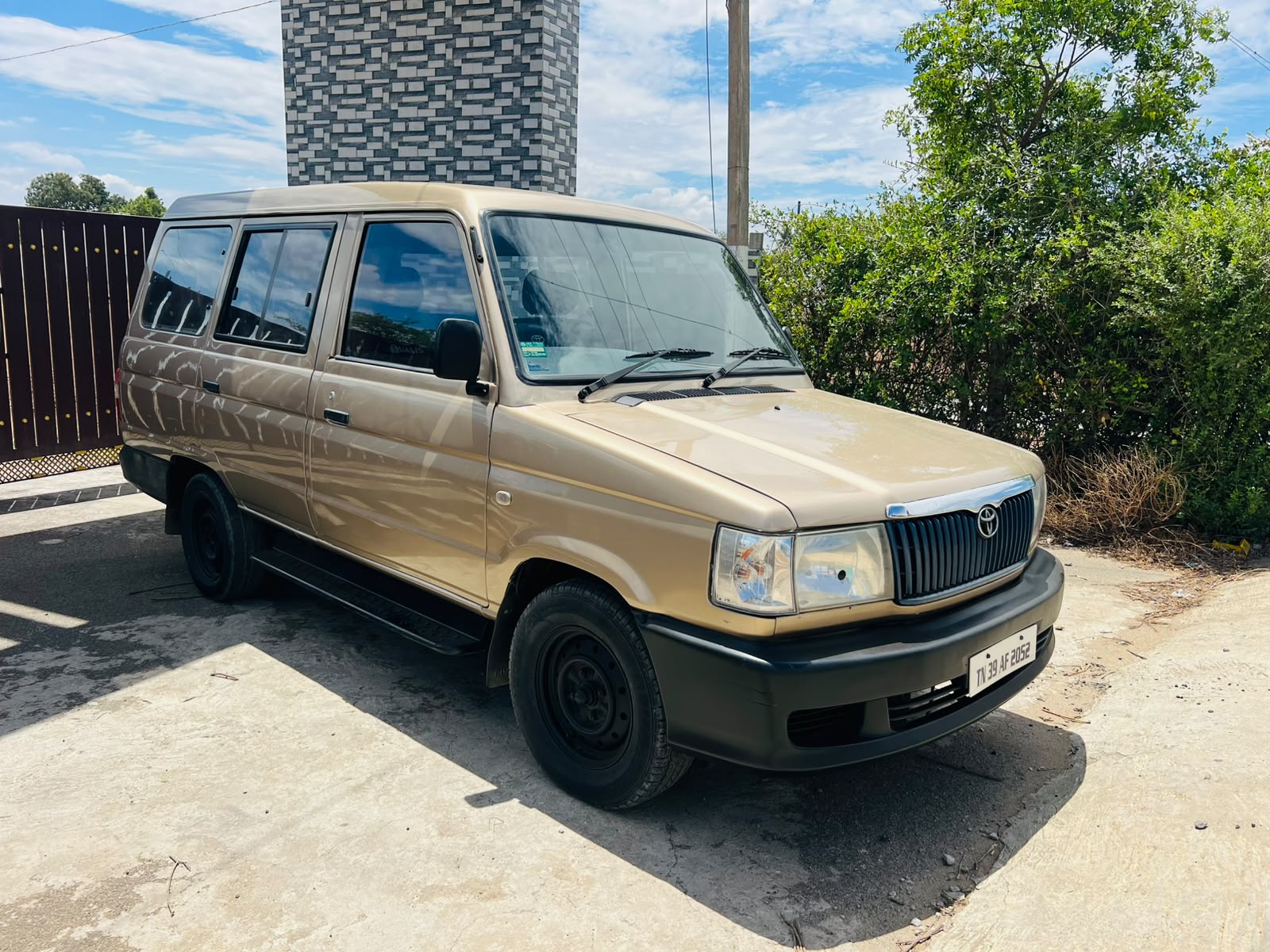 Toyota Qualis - Image 2