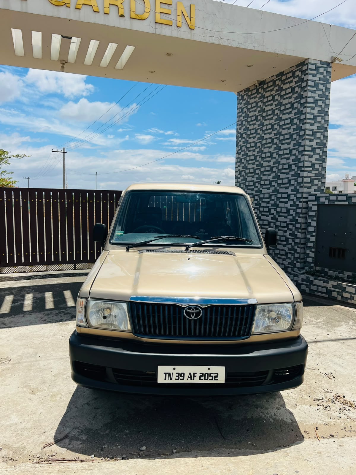 Toyota Qualis