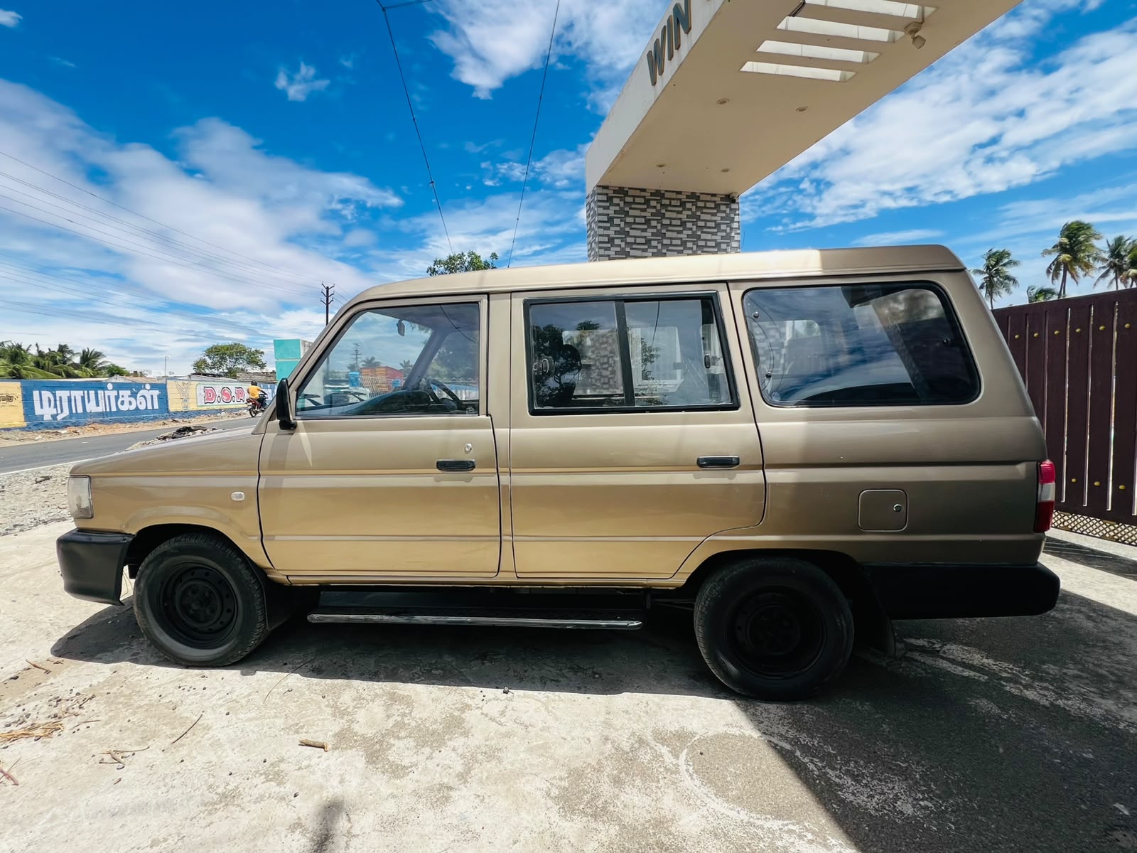 Toyota Qualis - Image 4