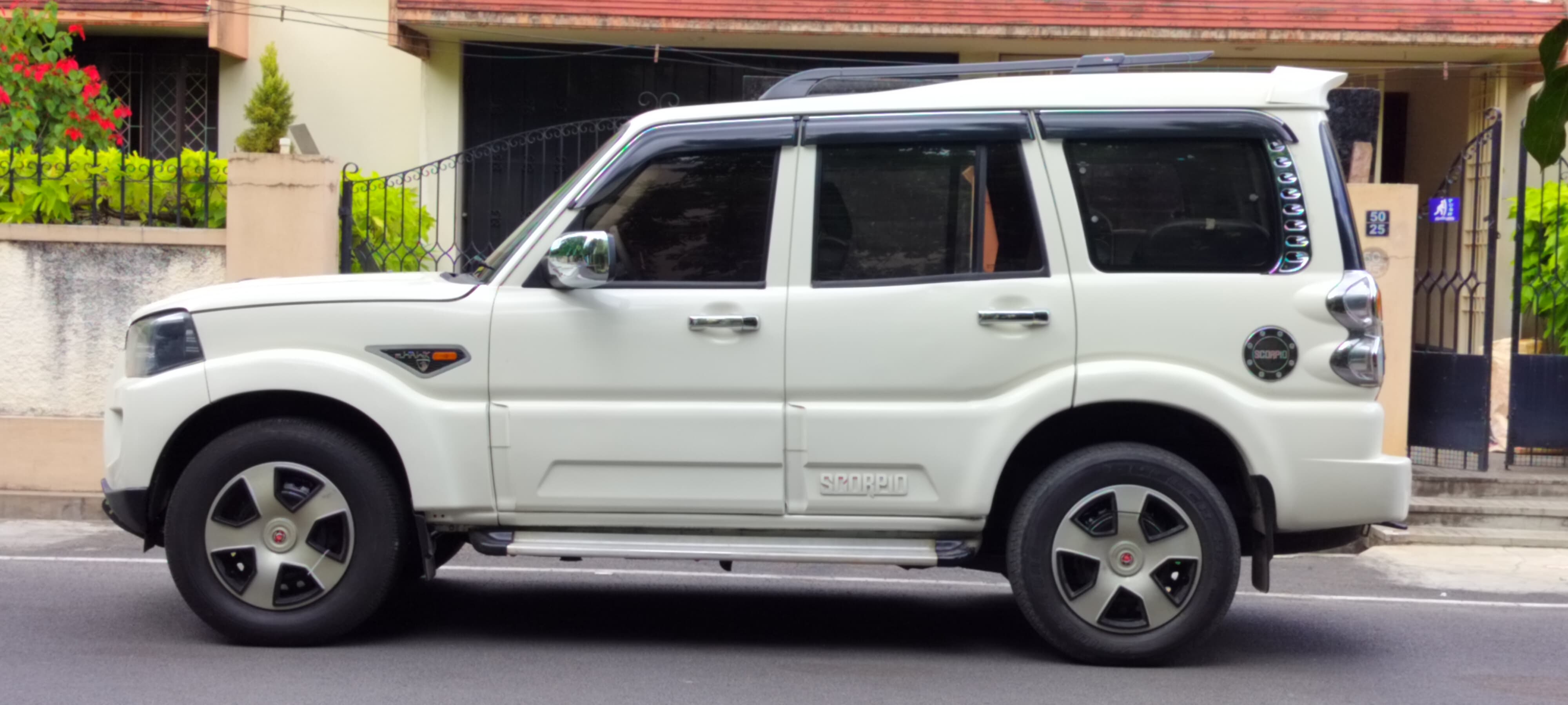 Mahindra Scorpio - Image 2