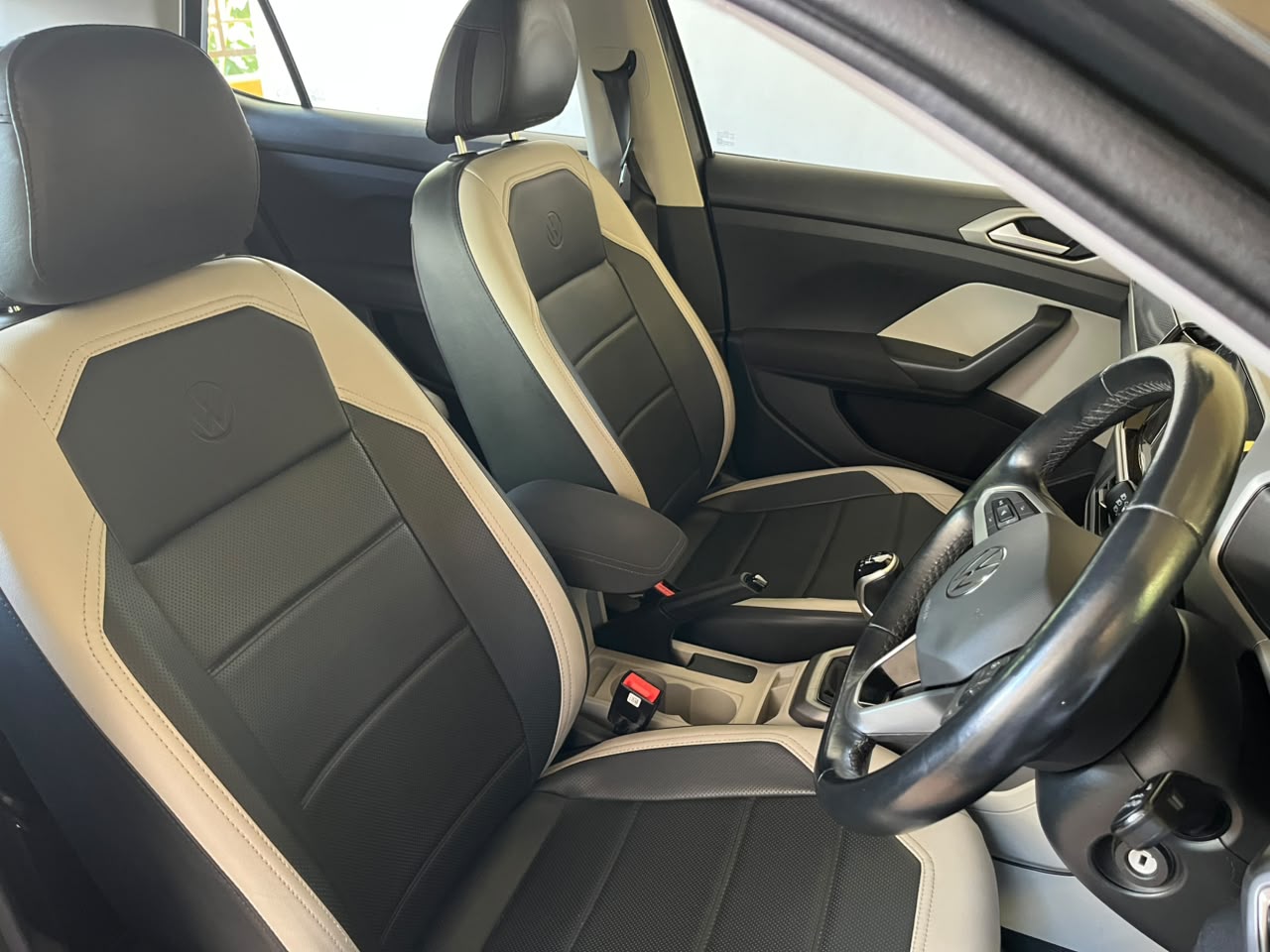 Volkswagen Tiguan - Image 11