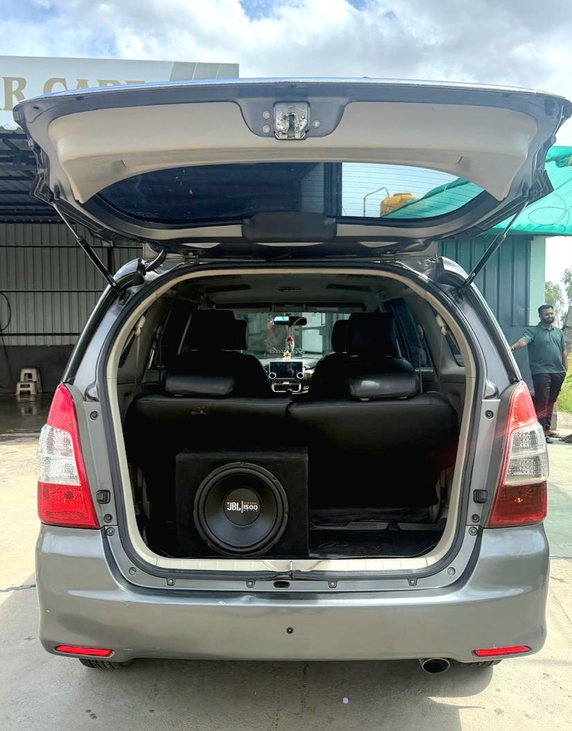 Toyota Innova - Image 3