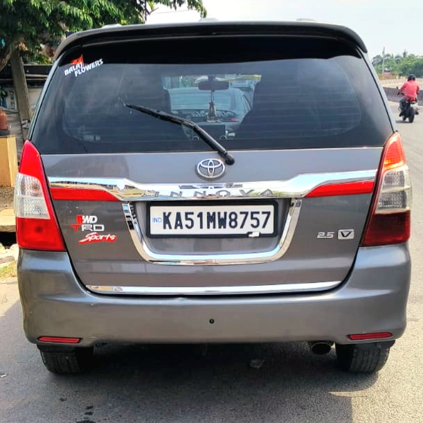 Toyota Innova - Image 2