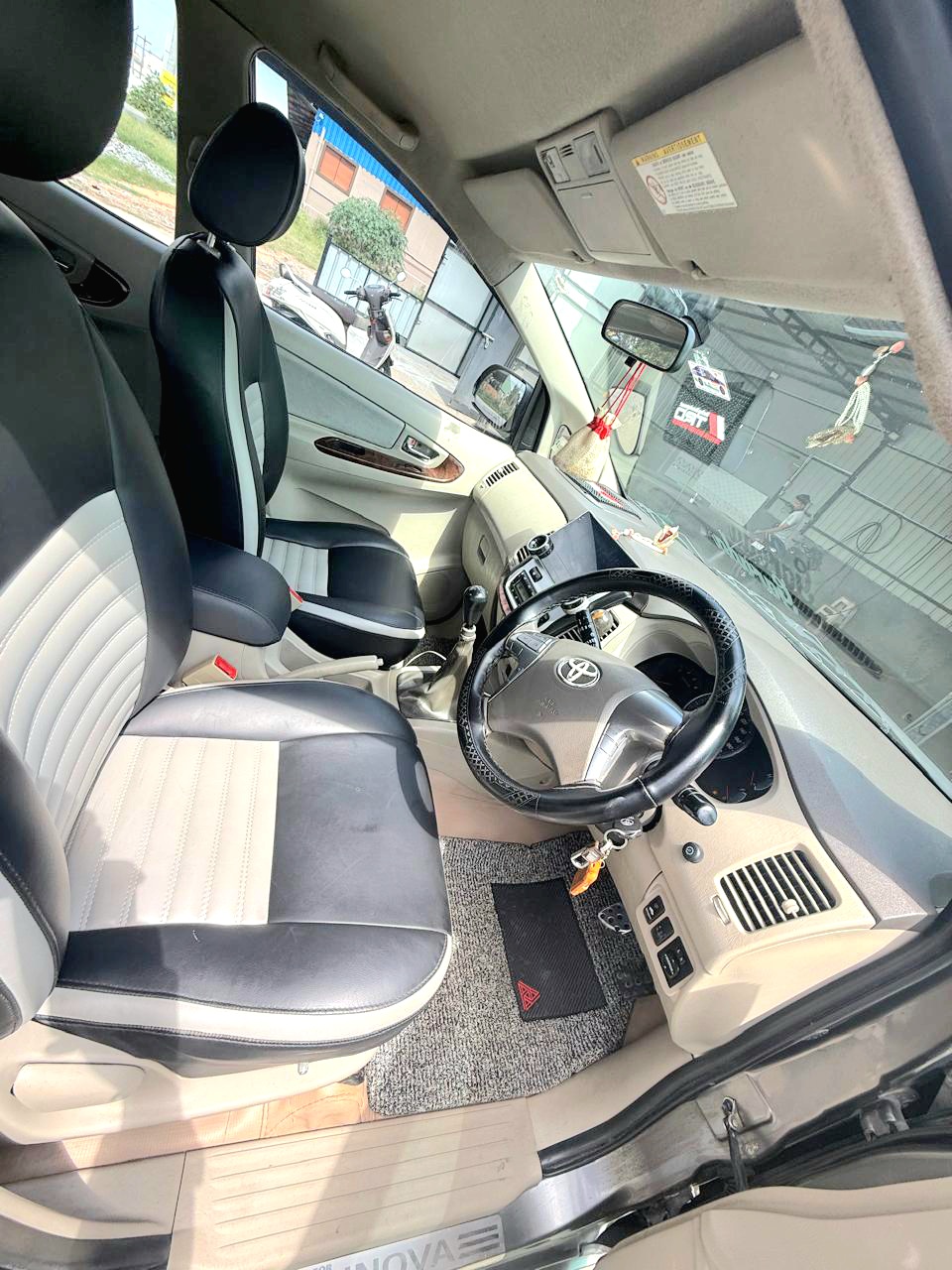 Toyota Innova - Image 6