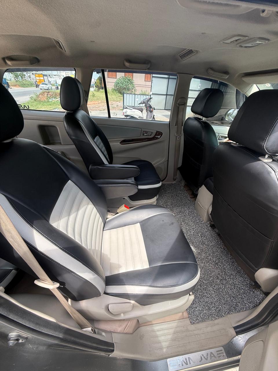 Toyota Innova - Image 7