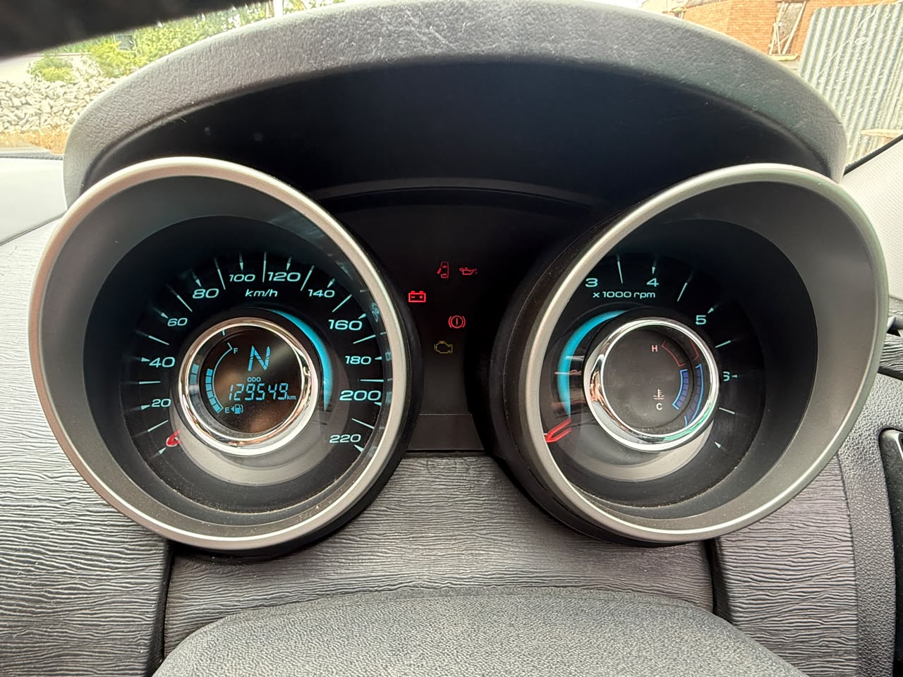 Mahindra XUV500 - Image 2