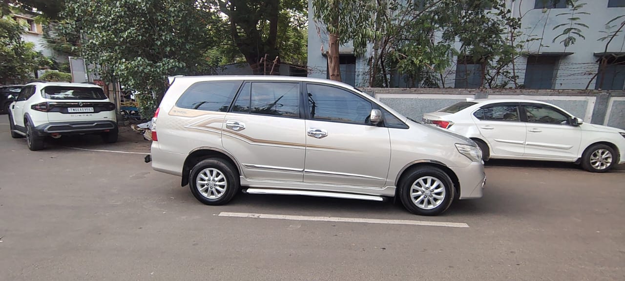 Toyota Innova - Image 9