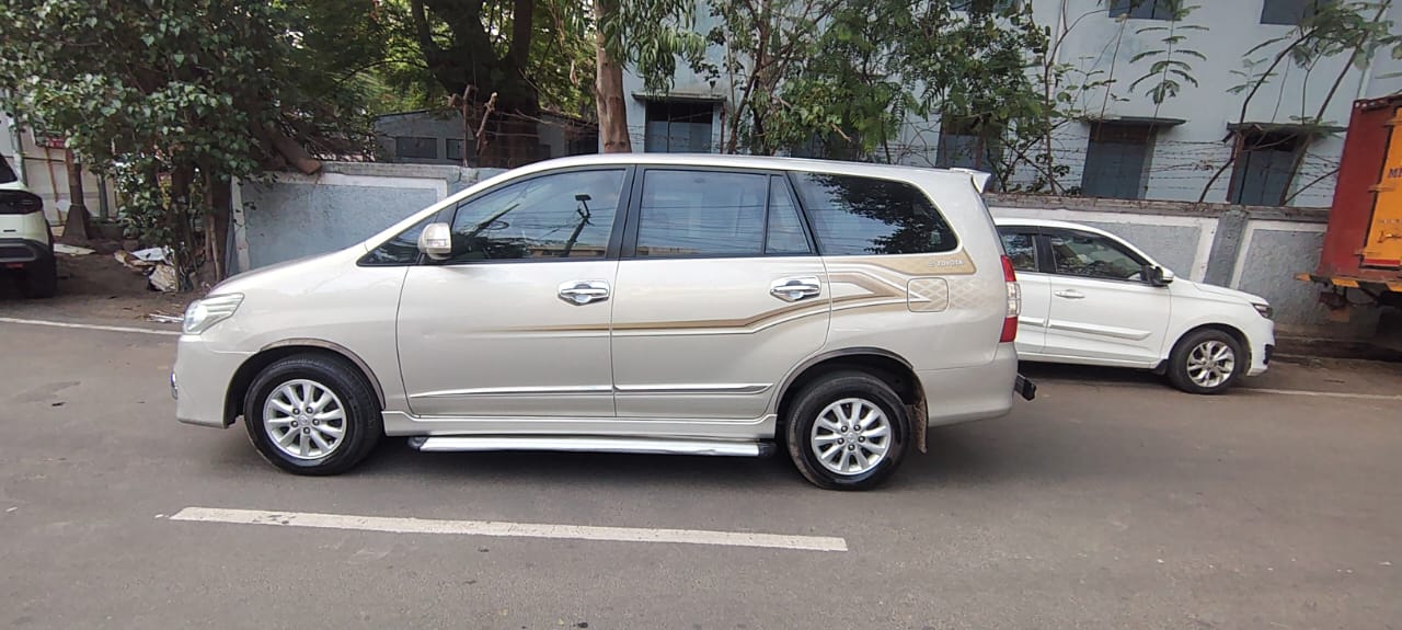 Toyota Innova - Image 8