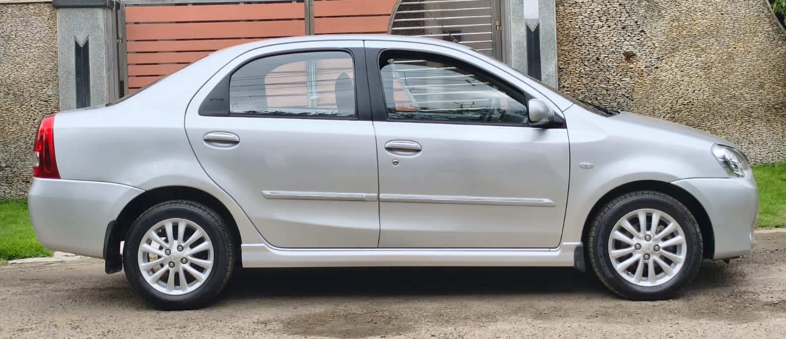 Toyota Etios - Image 3