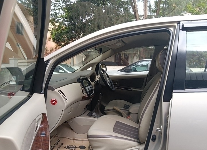 Toyota Innova - Image 8