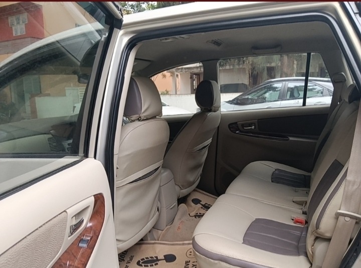 Toyota Innova - Image 9